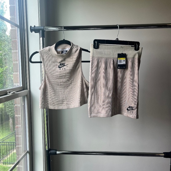 Nike Size Small Set - Picture 1 of 1